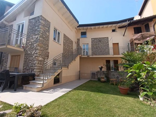 appartamento in vendita a Valmadrera in zona Belvedere