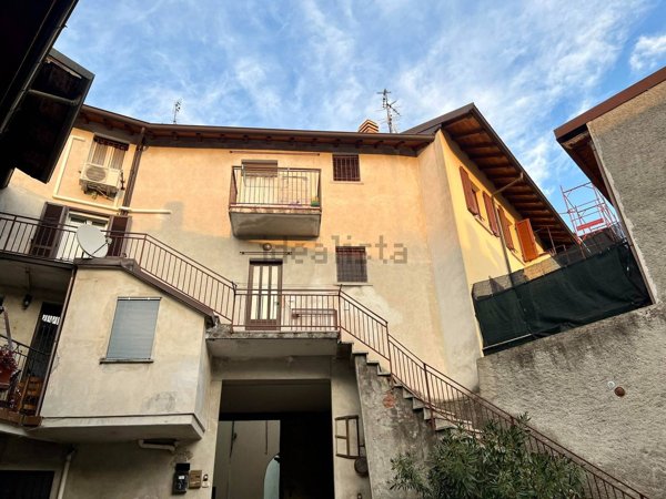 appartamento in vendita a Valmadrera in zona Centro Storico