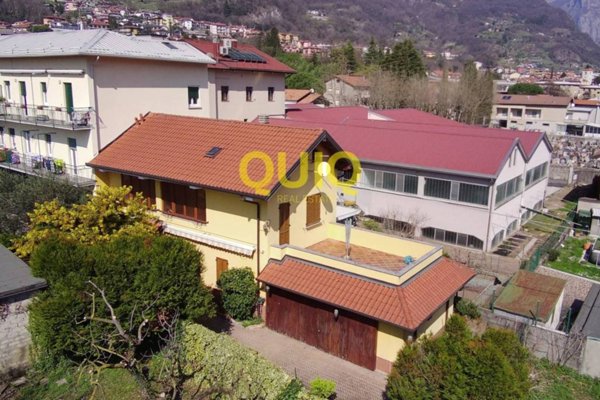 casa indipendente in vendita a Valmadrera in zona Centro Storico