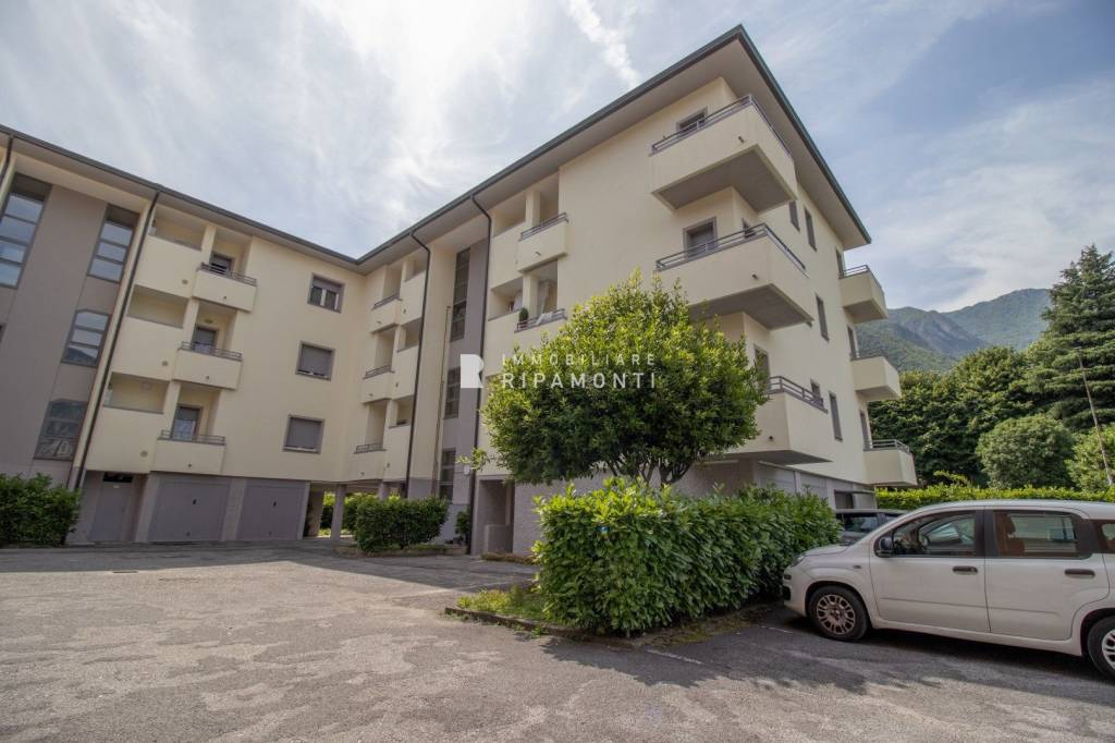 appartamento in vendita a Valmadrera in zona Centro Storico