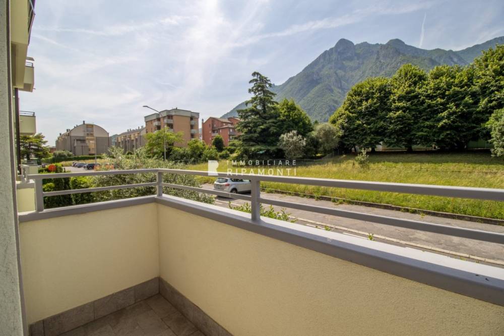 appartamento in vendita a Valmadrera in zona Centro Storico