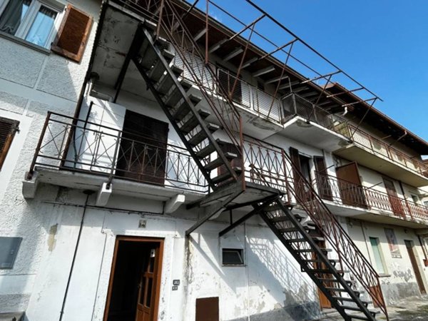 casa indipendente in vendita a Valmadrera in zona Belvedere