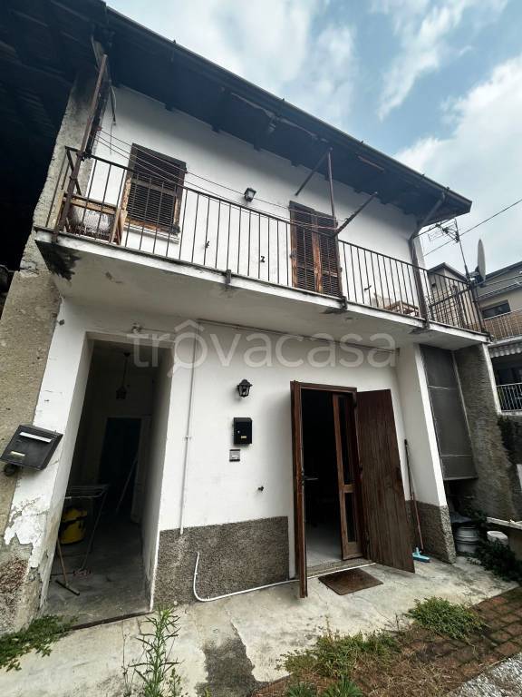 casa indipendente in vendita a Valmadrera in zona Concordia