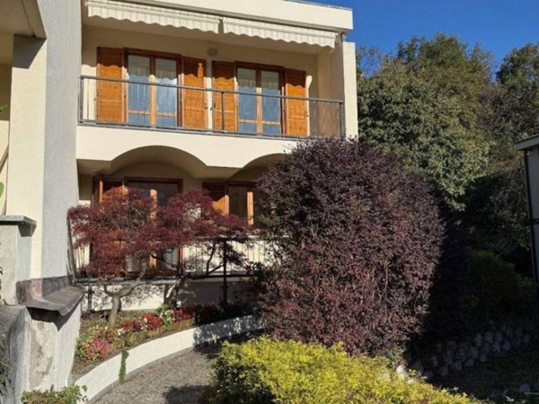 casa indipendente in vendita a Valmadrera in zona Parè