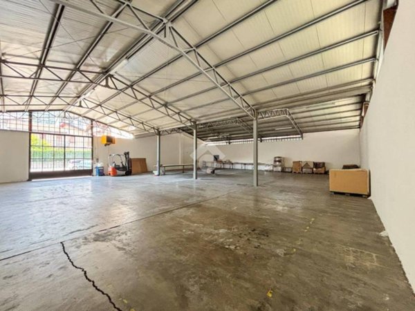 locale commerciale in vendita a Valmadrera