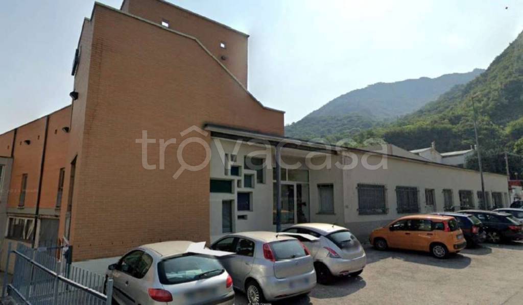 locale commerciale in vendita a Valmadrera