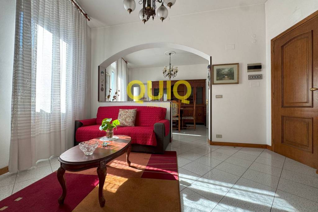 appartamento in vendita a Valmadrera in zona Centro Storico