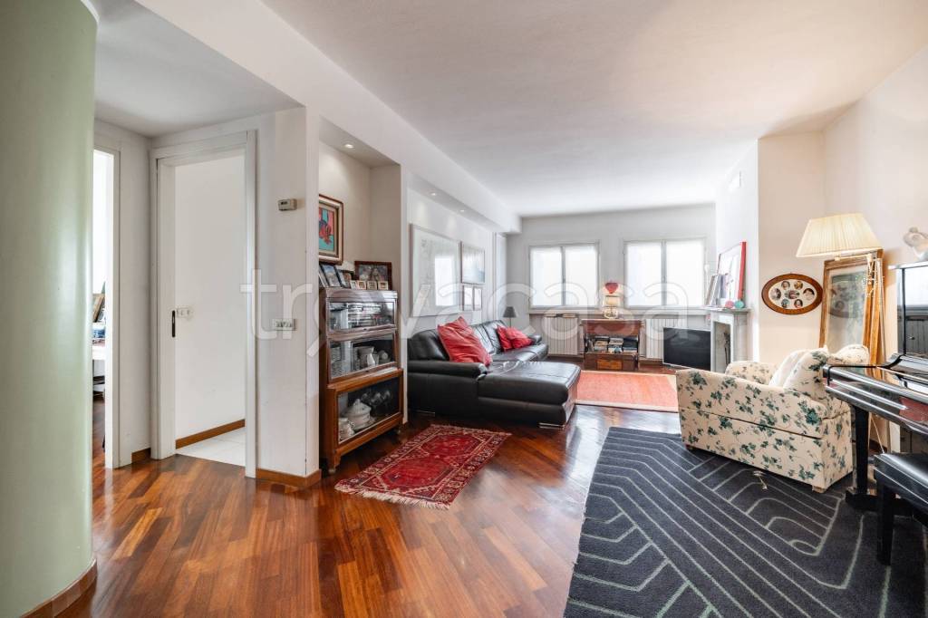 appartamento in vendita a Valmadrera in zona San Dionigi