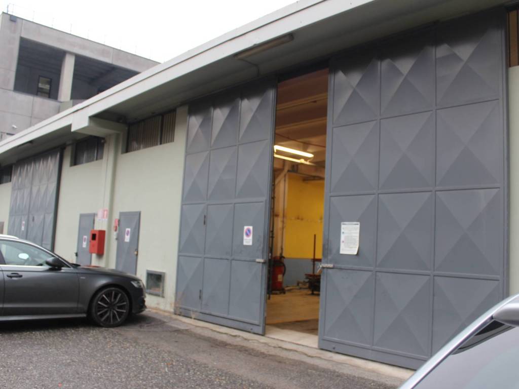 locale commerciale in vendita a Valmadrera