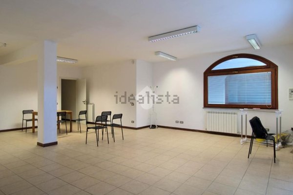 negozio in vendita a Valmadrera