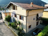 casa indipendente in vendita a Valmadrera in zona Centro Storico