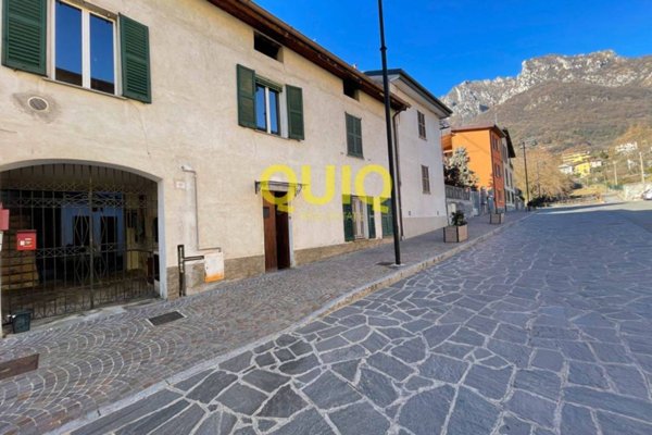 appartamento in vendita a Valmadrera in zona Centro Storico