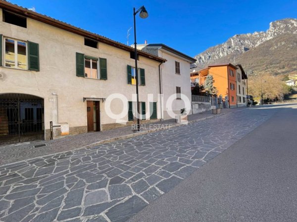 appartamento in vendita a Valmadrera in zona Centro Storico