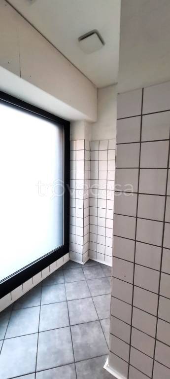 negozio in vendita a Valmadrera in zona Centro Storico