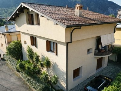 casa indipendente in vendita a Valmadrera in zona Centro Storico