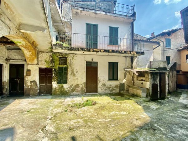 casa indipendente in vendita a Valmadrera in zona Centro Storico
