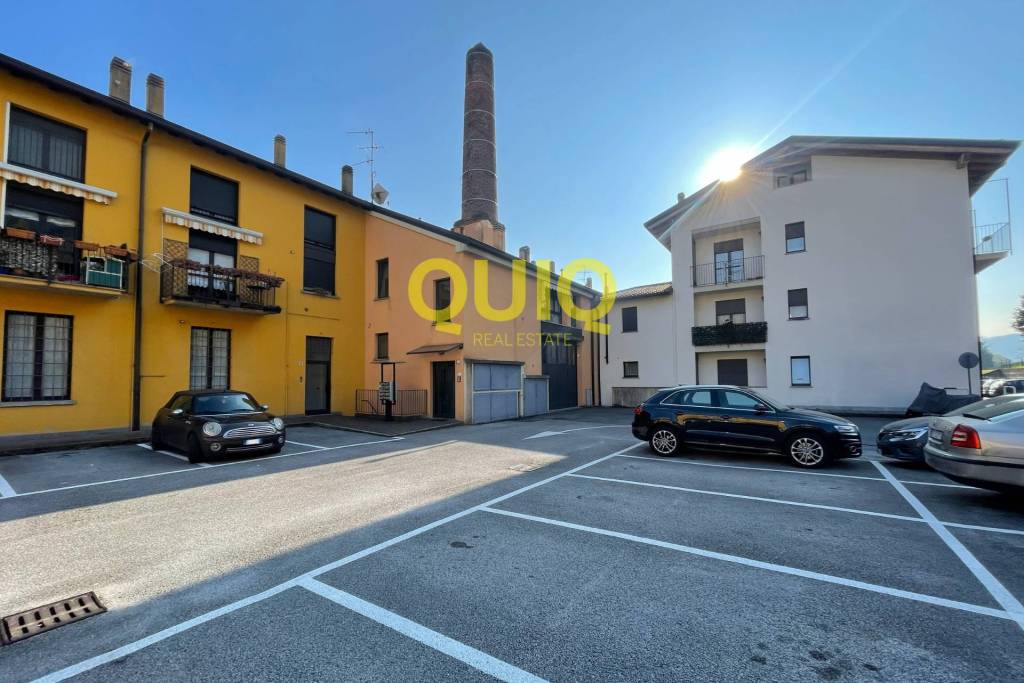 appartamento in vendita a Valmadrera in zona Centro Storico