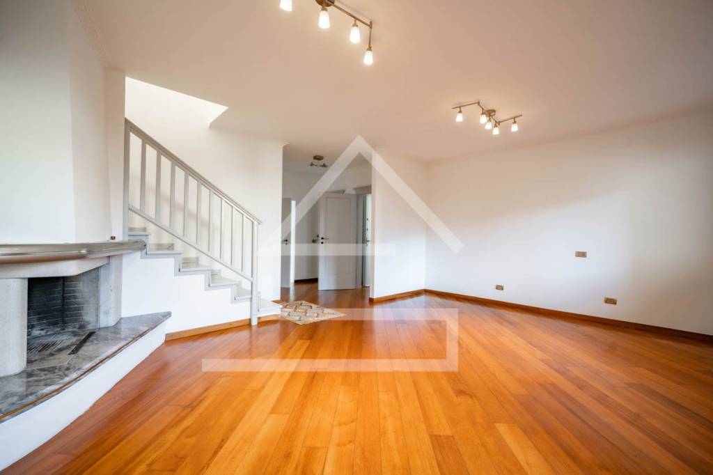 casa indipendente in vendita a Valmadrera