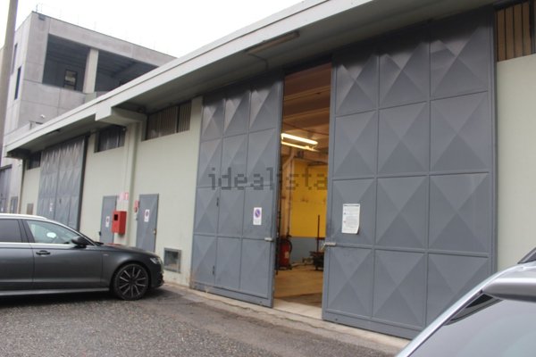 capannone in vendita a Valmadrera