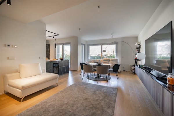 appartamento in vendita a Valmadrera in zona Parè