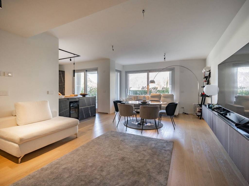 appartamento in vendita a Valmadrera in zona Parè