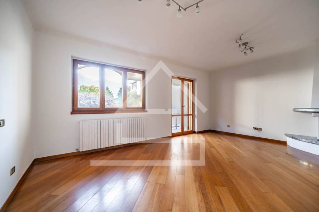 casa indipendente in vendita a Valmadrera