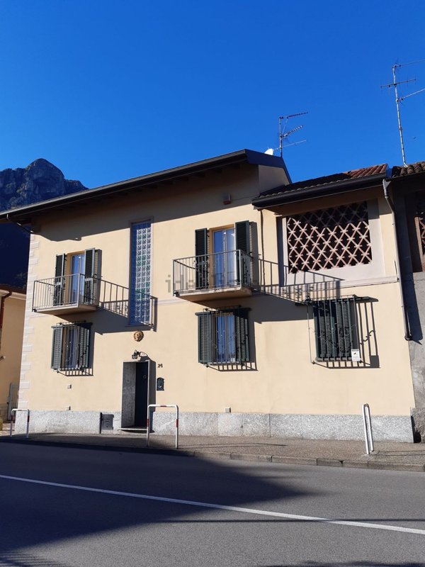 casa indipendente in vendita a Valmadrera in zona Caserta