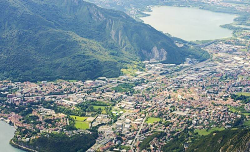 locale commerciale in vendita a Valmadrera