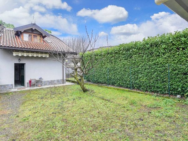 casa indipendente in vendita a Valmadrera in zona Centro Storico
