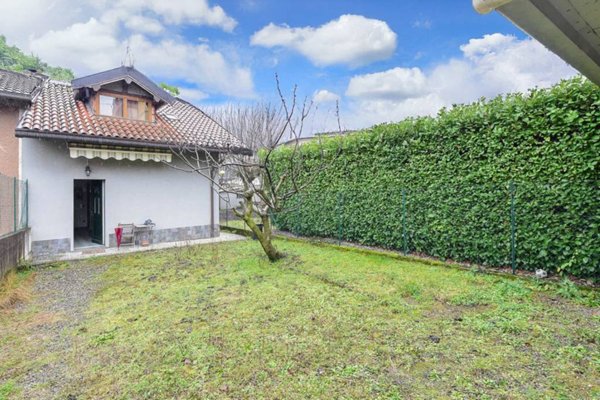 casa indipendente in vendita a Valmadrera in zona Centro Storico