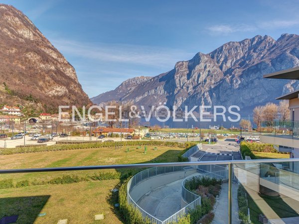 appartamento in vendita a Valmadrera in zona Parè