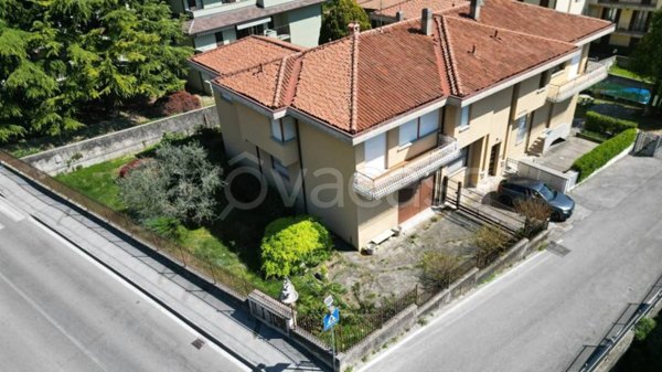 casa indipendente in vendita a Valmadrera in zona Centro Storico