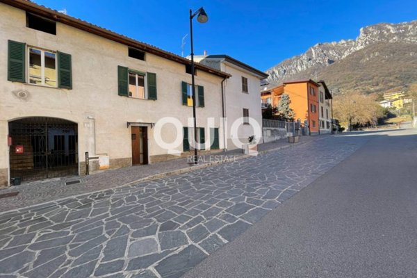 appartamento in vendita a Valmadrera in zona Centro Storico