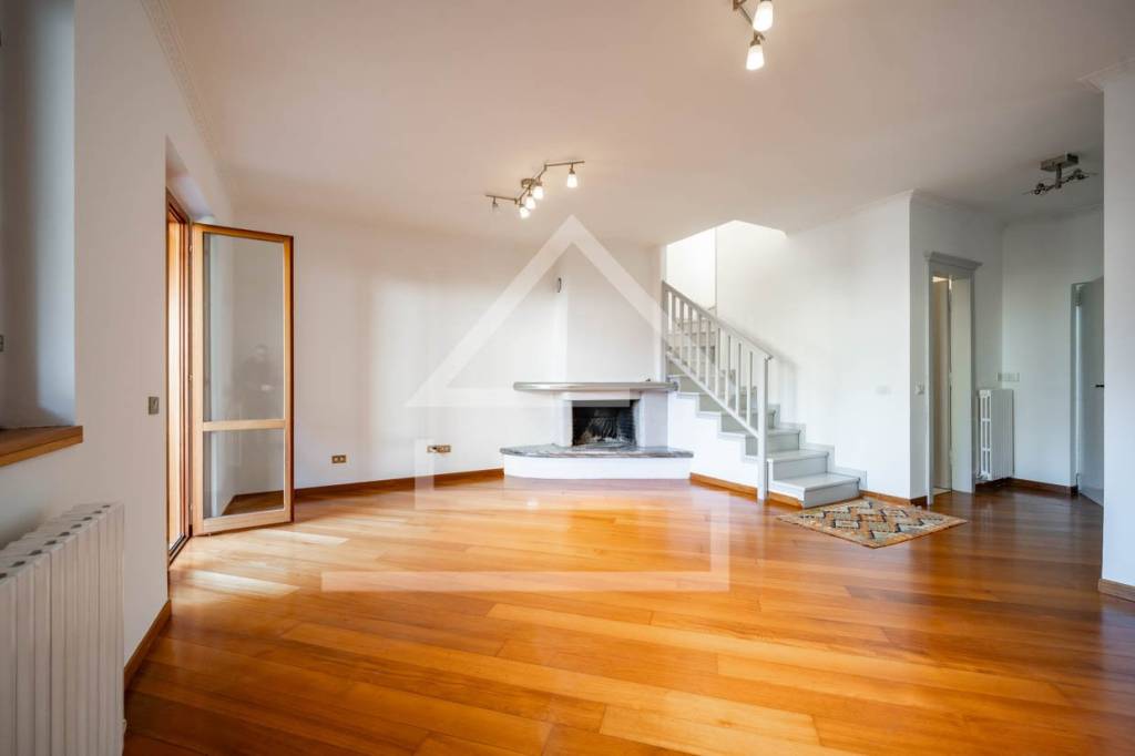 casa indipendente in vendita a Valmadrera