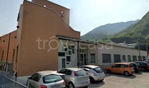 capannone in vendita a Valmadrera in zona Caserta