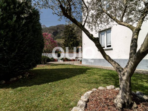 casa indipendente in vendita a Valmadrera in zona Centro Storico
