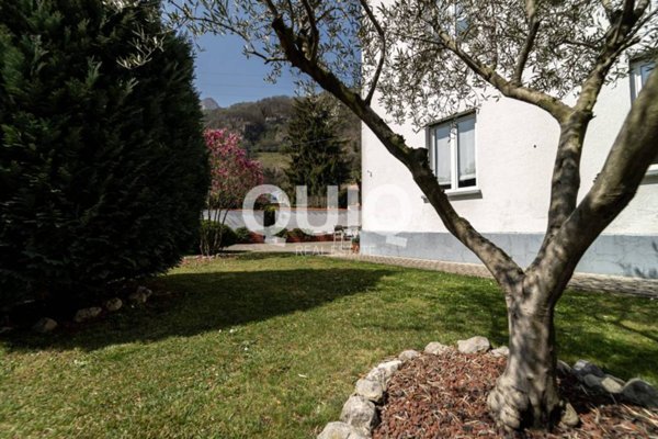casa indipendente in vendita a Valmadrera in zona Centro Storico