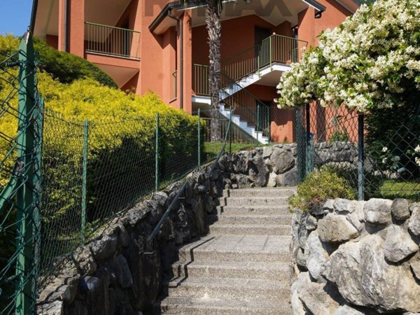 casa indipendente in vendita a Valmadrera in zona Belvedere