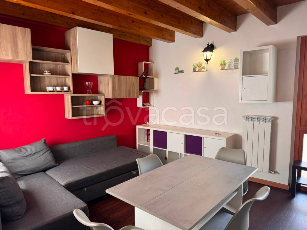 appartamento in vendita a Valmadrera in zona Centro Storico