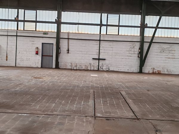 capannone in vendita a Valmadrera
