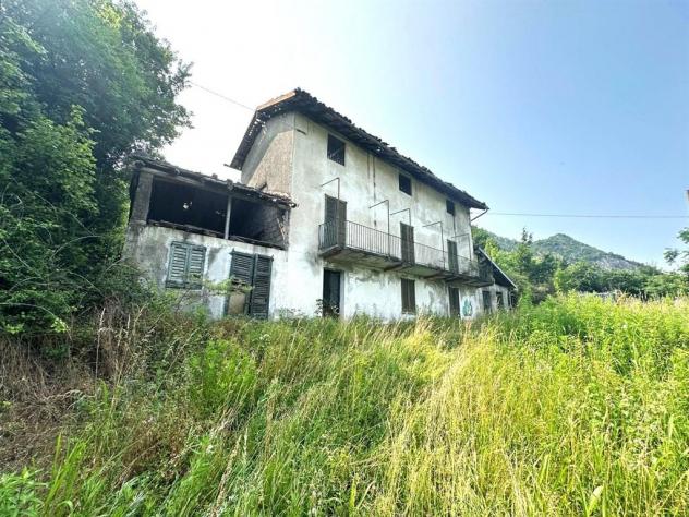 casa indipendente in vendita a Valmadrera in zona Centro Storico
