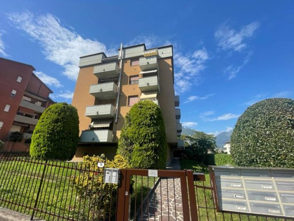 appartamento in vendita a Valmadrera in zona Caserta