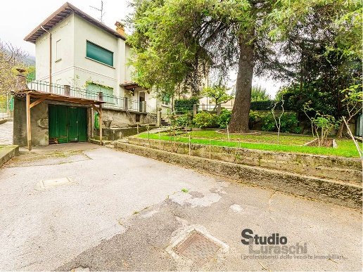 casa indipendente in vendita a Valmadrera in zona Caserta