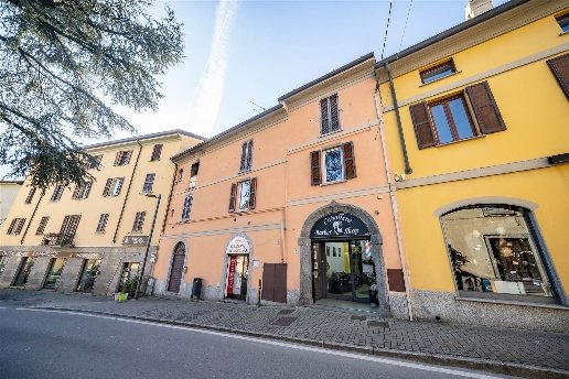 casa indipendente in vendita a Valmadrera in zona Centro Storico