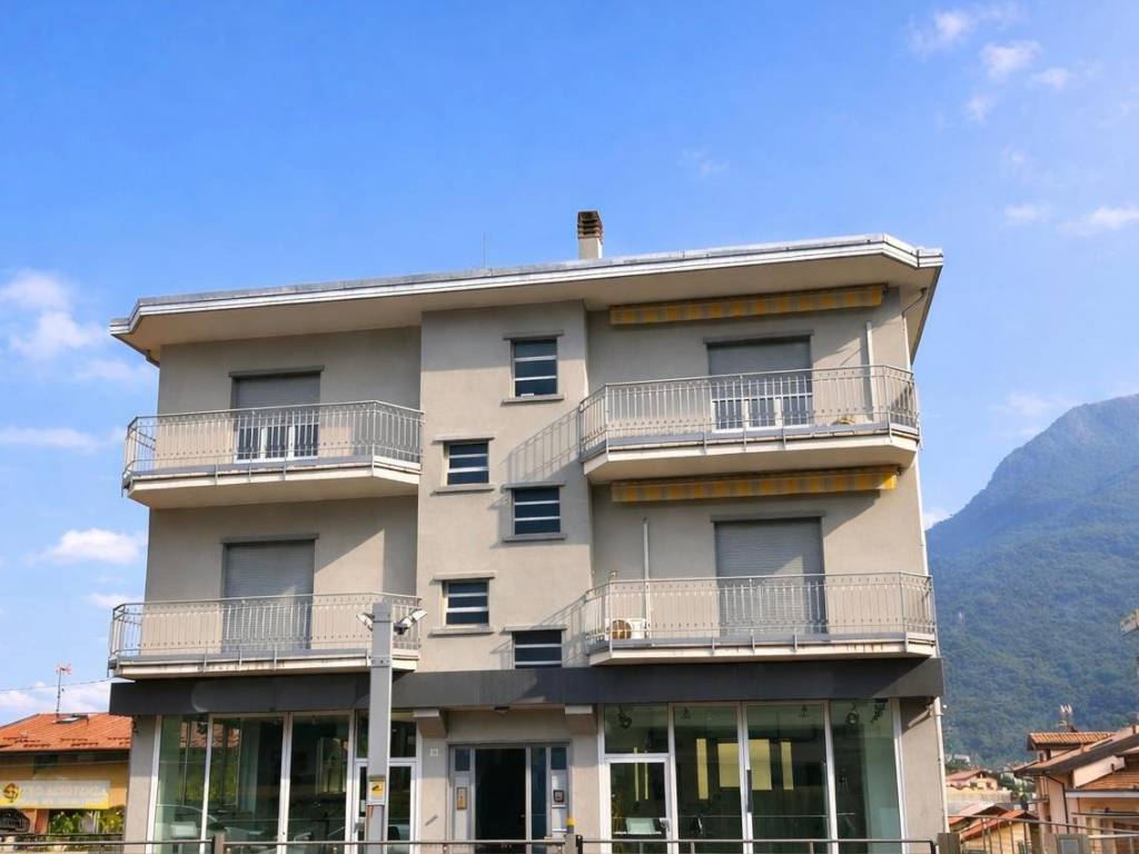 intera palazzina in vendita a Valmadrera in zona Centro Storico