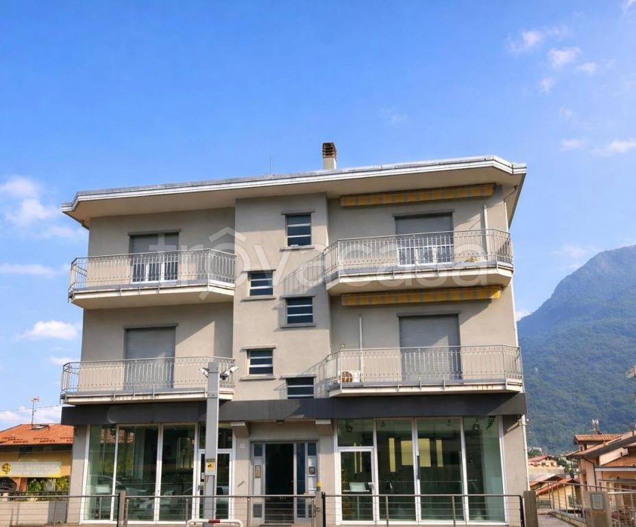 appartamento in vendita a Valmadrera in zona Centro Storico