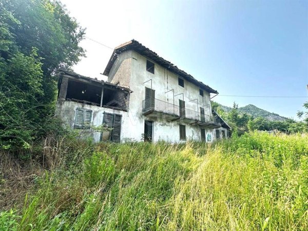 casa indipendente in vendita a Valmadrera in zona Caserta