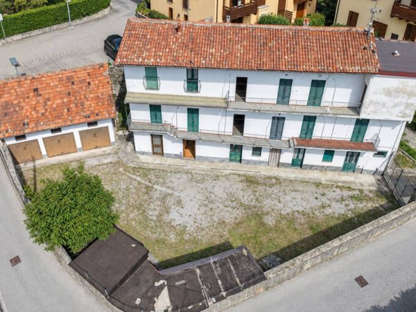 casa indipendente in vendita a Valmadrera in zona Trebbia