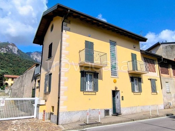 casa indipendente in vendita a Valmadrera in zona Centro Storico