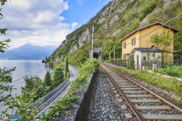 casa indipendente in vendita a Varenna